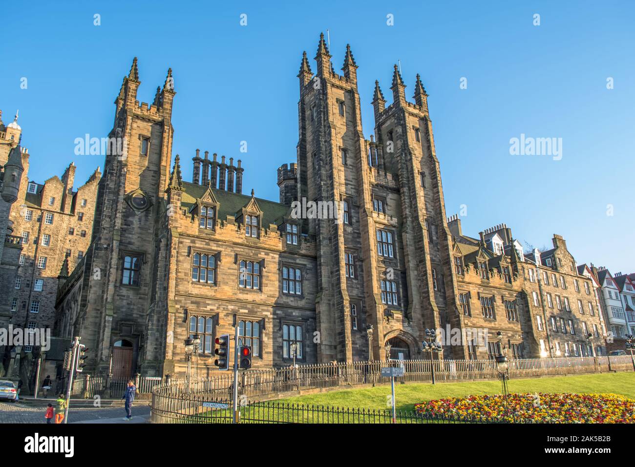 Edinburgh / Ecosse / UK - 04/20/2014 : vue sur la façade avant à l'Université d'Édimbourg, l'École de la divinité, et la salle de réunion, un centre d'Art Banque D'Images