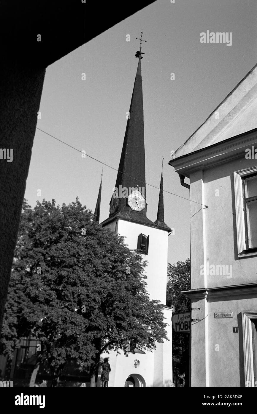 Turm der Heiligen Dreifaltigkeitskirche, Arboga, Schweden, 1969. L'église Holy Trinity tower, Arboga, Suède, 1969. Banque D'Images