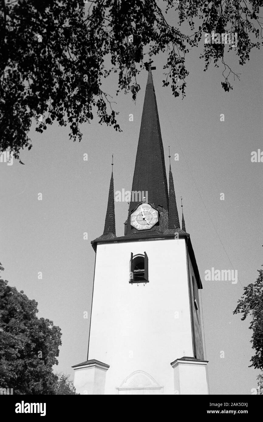 Turm der Heiligen Dreifaltigkeitskirche, Arboga, Schweden, 1969. L'église Holy Trinity tower, Arboga, Suède, 1969. Banque D'Images