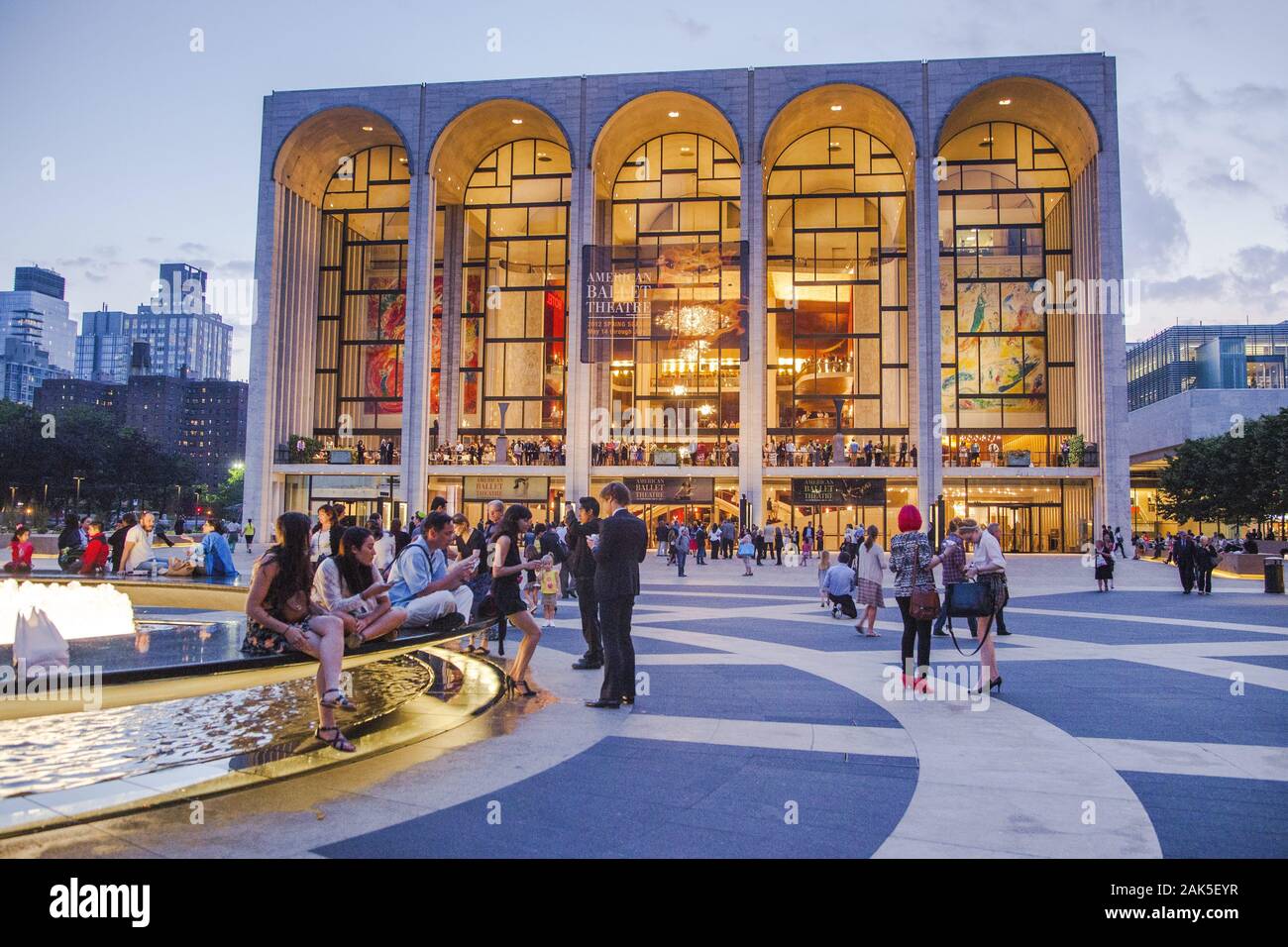 Manhattan Stadtbezirk : Lincoln Center for Performing Arts de New York dans le monde entier d'utilisation | Banque D'Images