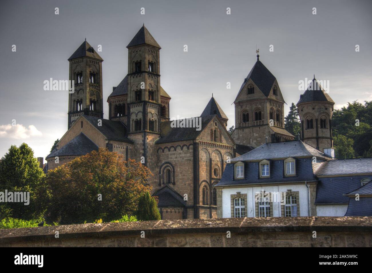 Maria Laach : un Suedwestseite Klosteranlage der des Laacher voit, Eifel | conditions dans le monde entier Banque D'Images