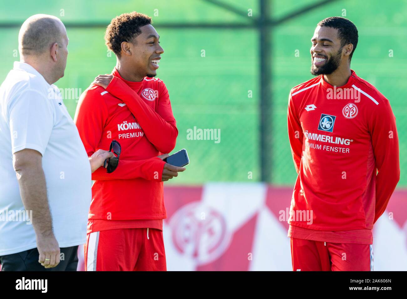 ESTEPONA, 07-01-2020, football, , de l'Eredivisie néerlandaise, saison 2019-2020, FSV Mainz player Jean-Paul Boetius (L), FSV Mainz player Jérémie St Juste (R), pendant le match FSV Mainz 05 vs FC Emmen Banque D'Images