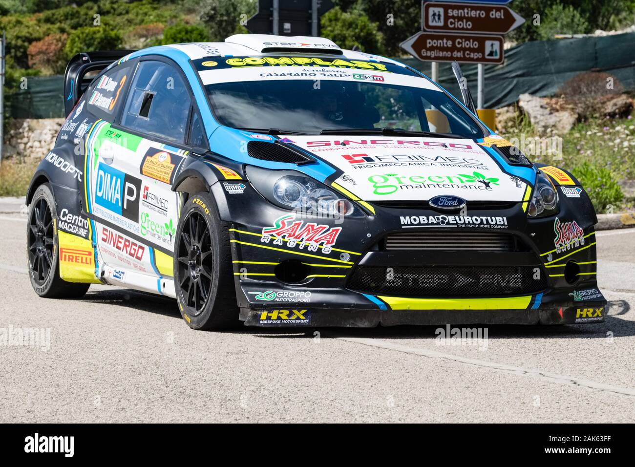 Ford Fiesta sport au Salento Rally s'arrête avant le début du test. Banque D'Images