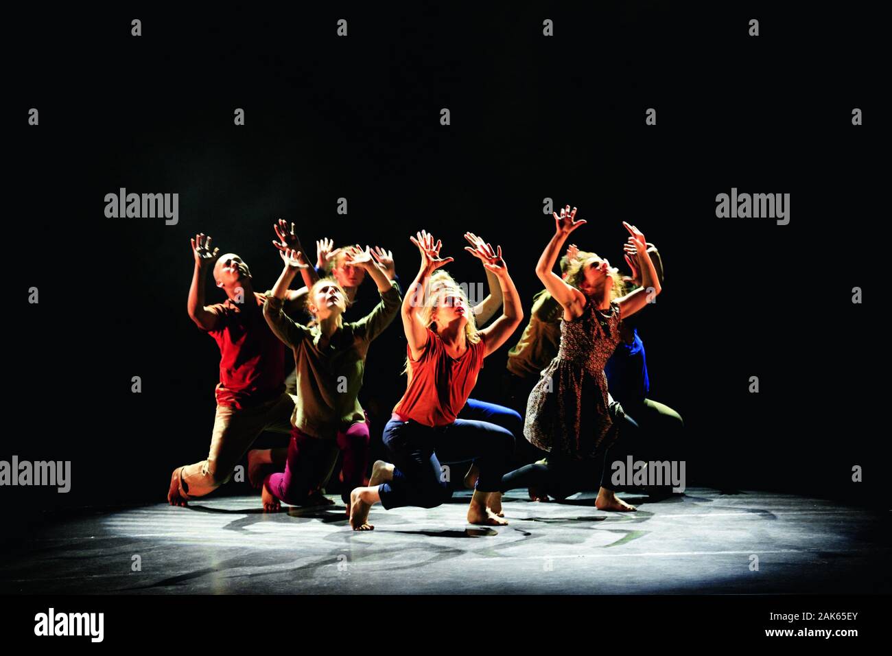 Grafschaft Kerry : Culture nuit im Théâtre Siamsa tire à Tralee, Tanzauffuehrung "Accueillir l'étranger' von Catherine Young, Irlande | conditions worldwi Banque D'Images