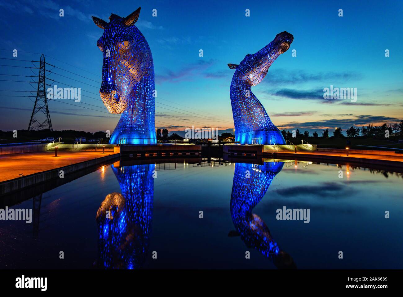 Falkirk : Kelpies, Pferdekoepfe aus Stahl suis suite und Clyde Kanal im Park Helix, Schottland | conditions dans le monde entier Banque D'Images