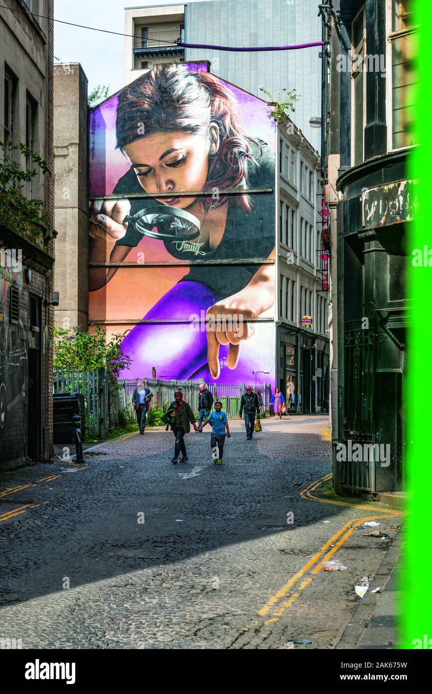Glasgow : 'Graffiti Liebling, ich habe die Kinder geschrumpft' (Chérie, j'ai rétréci les gosses), von Graffitikuenstler Wandbild connard dans der Mitchell Street, Banque D'Images