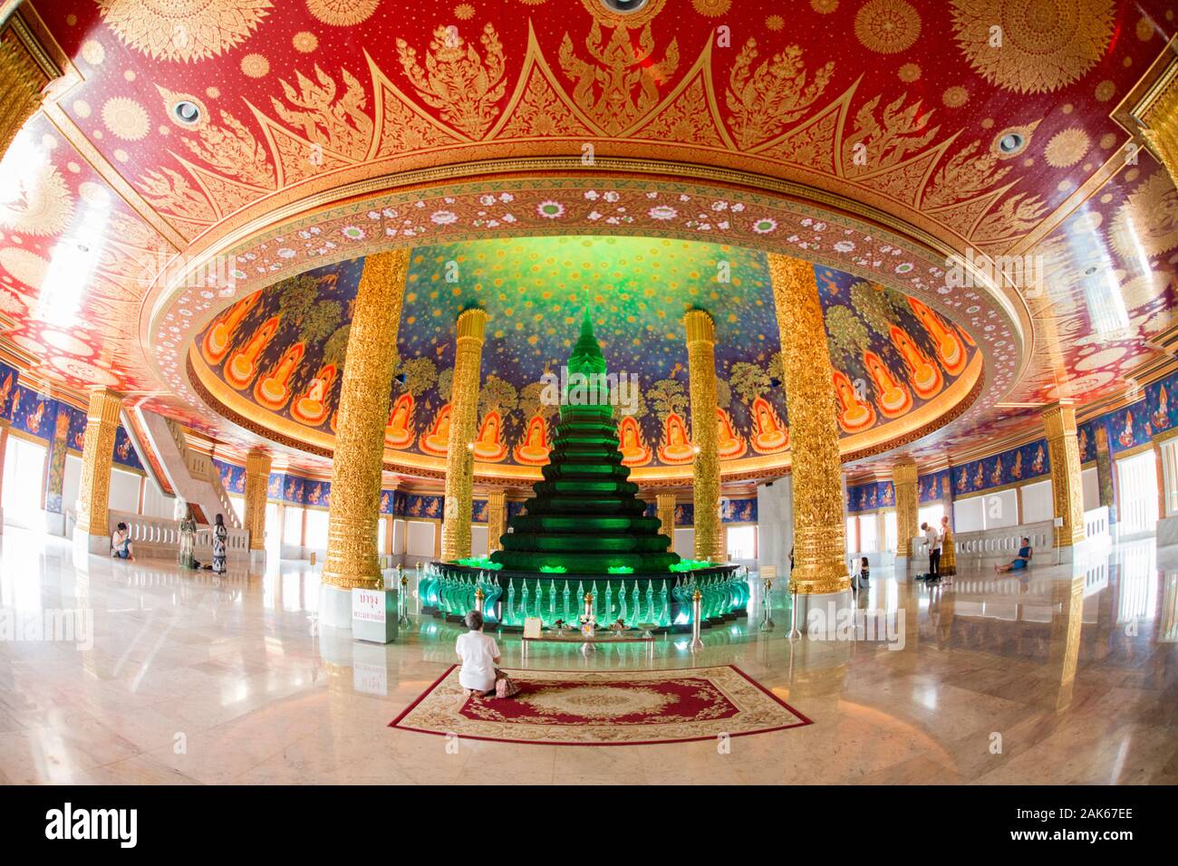 Le temple Wat Pak Nam à Thonburi, près de la ville de Bangkok en Thaïlande en Asie Southest. Thaïlande, Bangkok, novembre, 2019 Banque D'Images