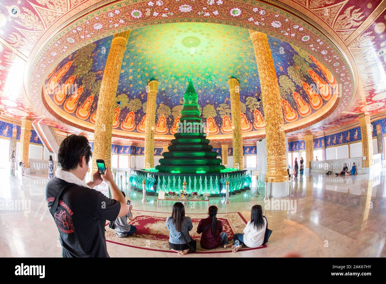 Le temple Wat Pak Nam à Thonburi, près de la ville de Bangkok en Thaïlande en Asie Southest. Thaïlande, Bangkok, novembre, 2019 Banque D'Images