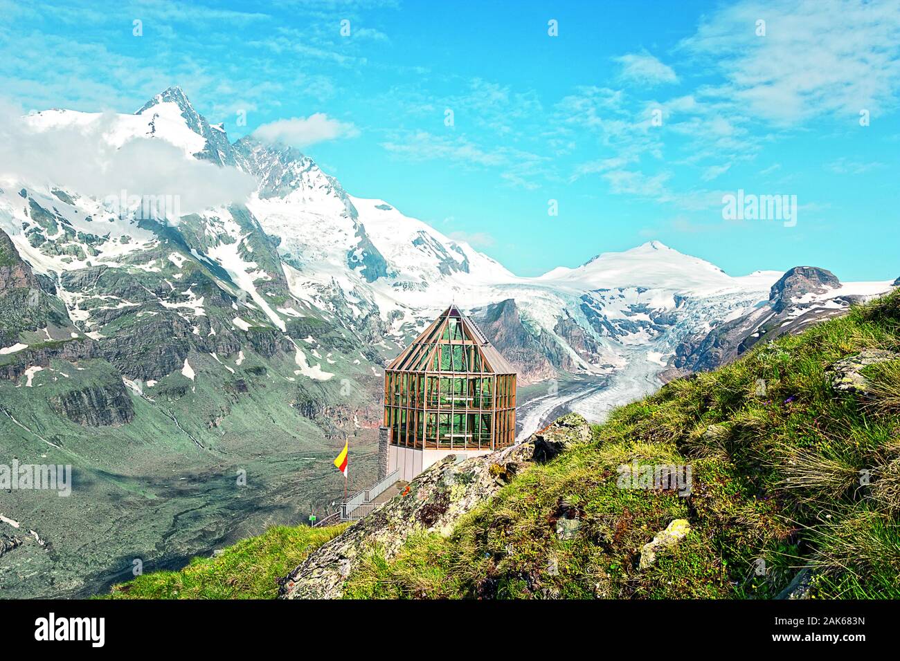 Nationalpark Hohe Tauern-Beobachtungswarte Wilhelm-Swarovski : oberhalb der Kaiser-Franz-Josefs-Hoehe m'Panoramaweg Kaiserstein, gegenueber der Grossg Banque D'Images