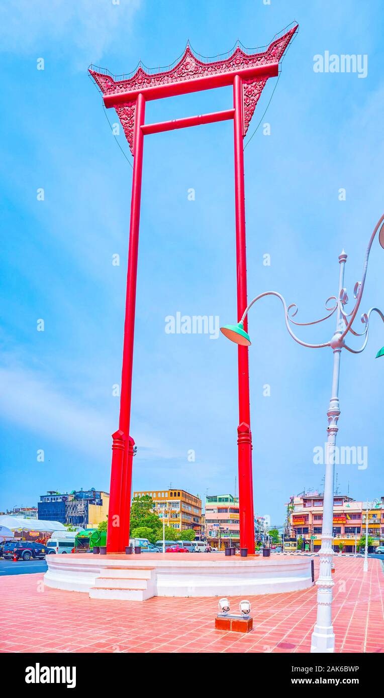 BANGKOK, THAÏLANDE - 15 avril 2019 : The Giant Swing est un des plus célèbres attractions touristiques de la ville, et entouré d'autres faits notables landma Banque D'Images