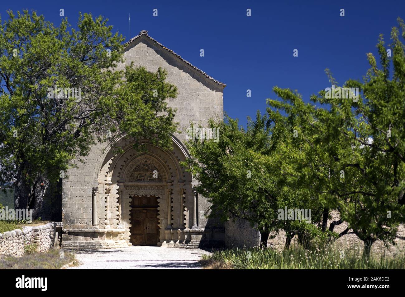 Ganagobie : Portal der Abteikirche, Provence | Le monde d'utilisation Banque D'Images