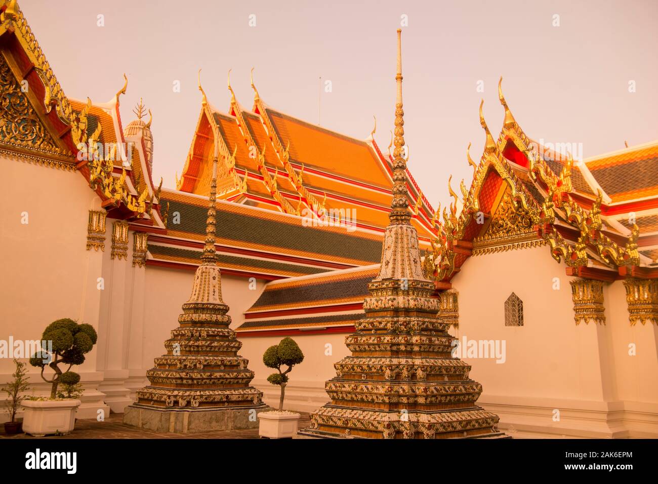 Le Wat Pho à la ville de Bangkok en Thaïlande en Asie Southest. Thaïlande, Bangkok, novembre, 2019 Banque D'Images