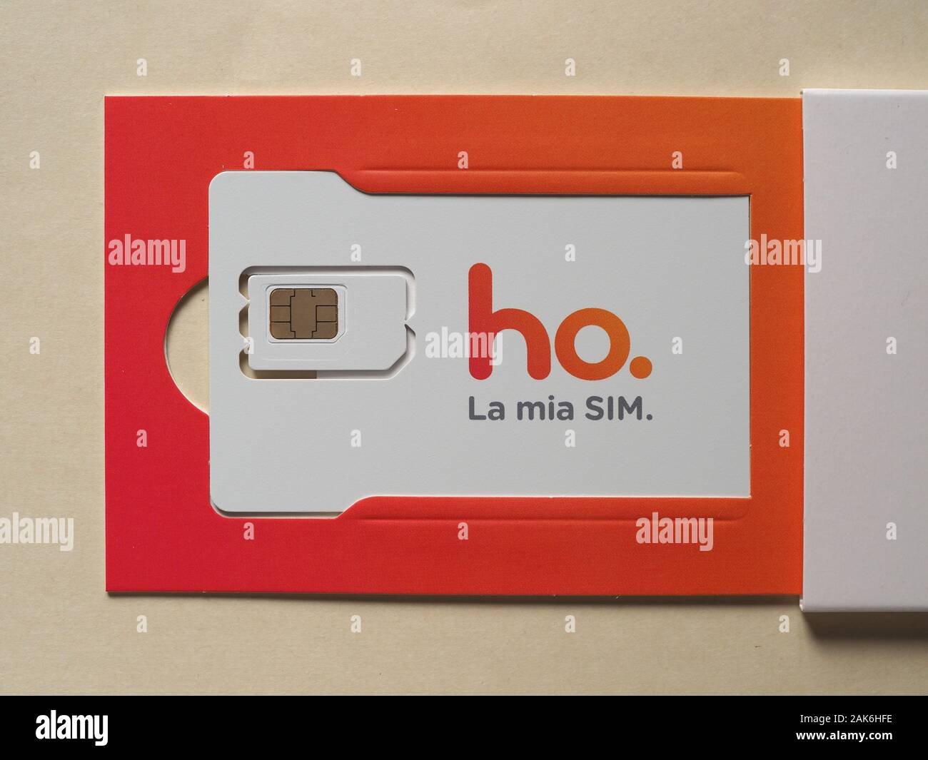 MILAN, ITALIE - CIRCA Octobre 2019 : Ho (low cost mobile Vodafone italien mvno) carte sim Banque D'Images