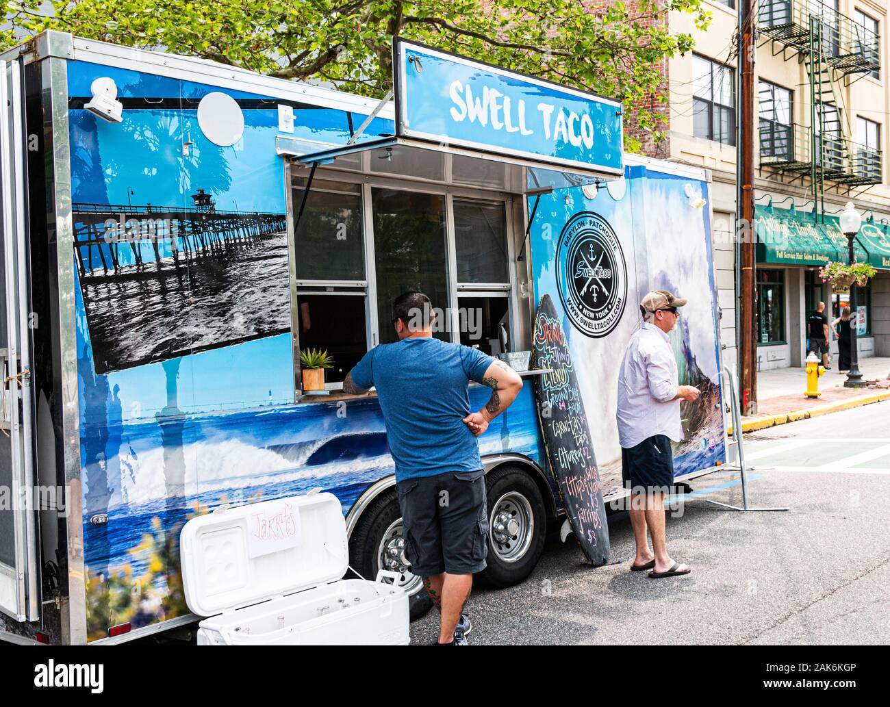 Babylon, New York, USA - 1 juin 2019 : Un camion alimentaire restaurants locaux vendant à un tacos foire de rue. Banque D'Images