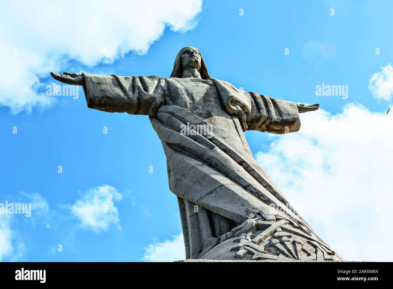 Canico : 'Cristo Rei do Garajau'-Statue auf einem Felsvorsprung und zwischen Canico Funchal, Madère | conditions dans le monde entier Banque D'Images
