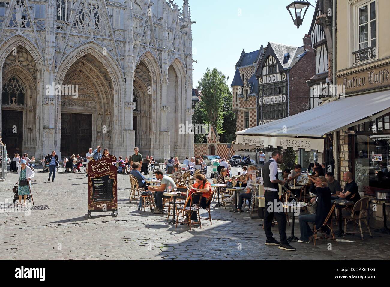 Rouen : Place Marie mit der von la façade Saint Maclou, Rouen | utilisée dans le monde entier Banque D'Images