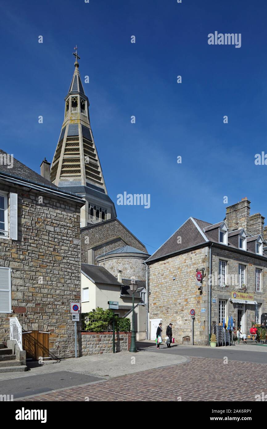 Domfront-en-Poiraie : Kirche St-Julien, Normandie | utilisée dans le monde  entier Photo Stock - Alamy