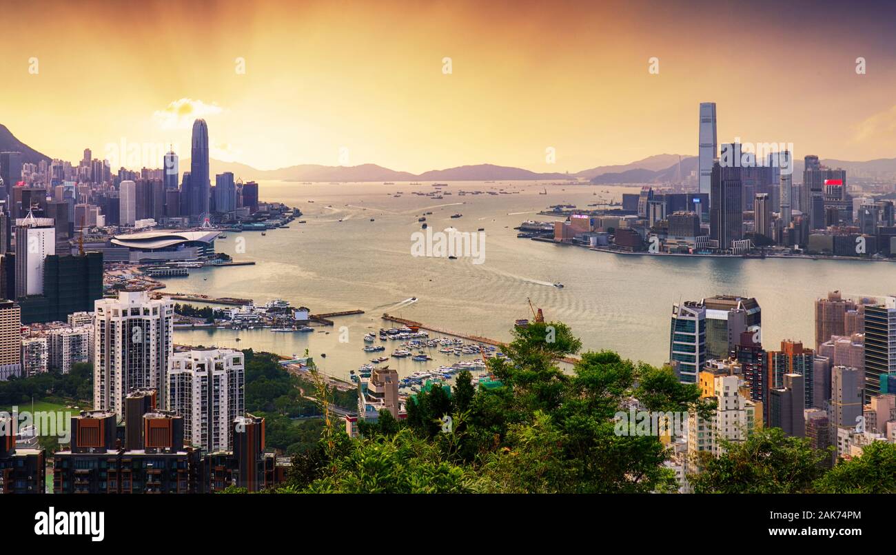 Hong Kong skyline at sunset spectaculaire Banque D'Images