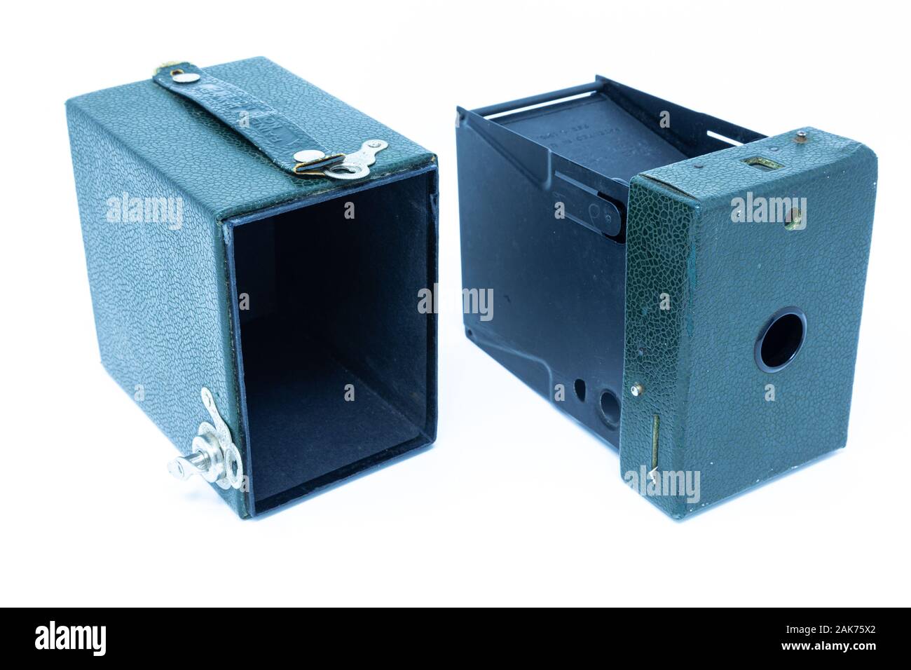 Le Hawk-eye no 2 était une simple boîte avec l'appareil photo sans aucun réglage. Il a un corps en carton. Le corps est recouvert de cuir vert. Ils ont été faits fr Banque D'Images