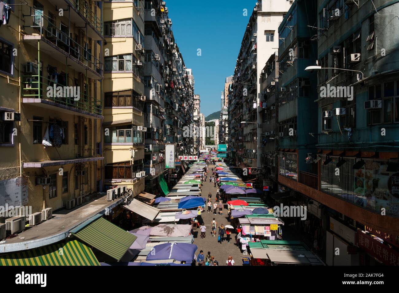 Hong Kong, Chine - Novembre 2019 : Street Market (Marché) Ladie's à Hong Kong , Tung Choi Street, Mongkok monument Banque D'Images