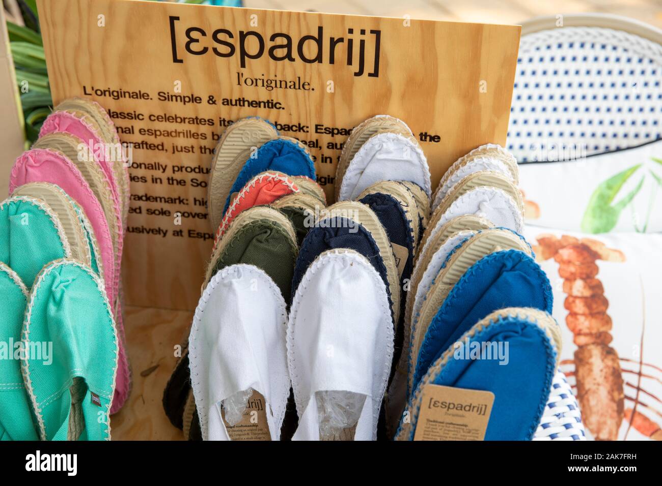 Espadrille Espadrilles canvas shoes en vente dans un magasin à Sydney, Australie Banque D'Images