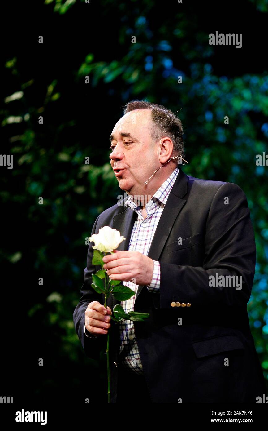 Alex Salmond, Hay, Hay Festival, le 31 mai 2015 Alex Salmond parle à Helena Kennedy sur l'histoire pour l'indépendance écossaise. ©PRWPhotography Banque D'Images