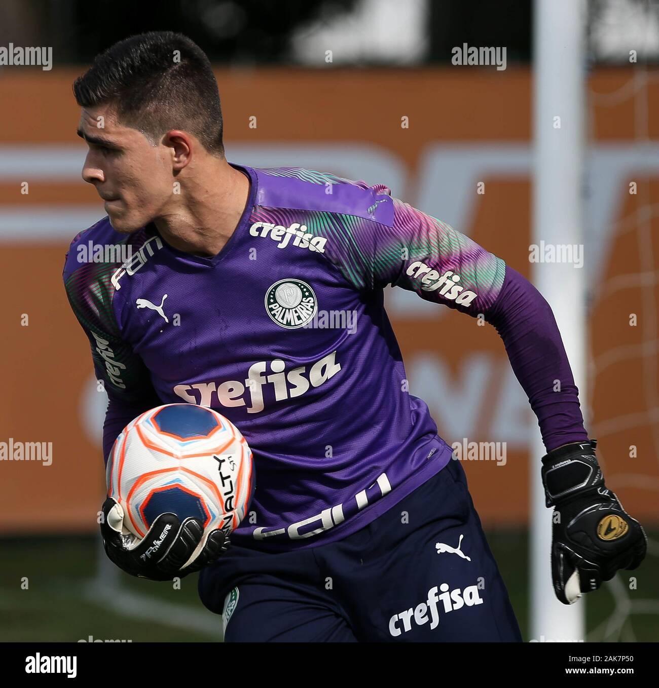 SÃO PAULO, SP - 07.01.2020 : TREINO DO PALMEIRAS - Gardien de Vinicius de SE Palmeiras au cours de formation à l'Académie de football. (Photo : Cesar Greco/Fotoarena) Banque D'Images