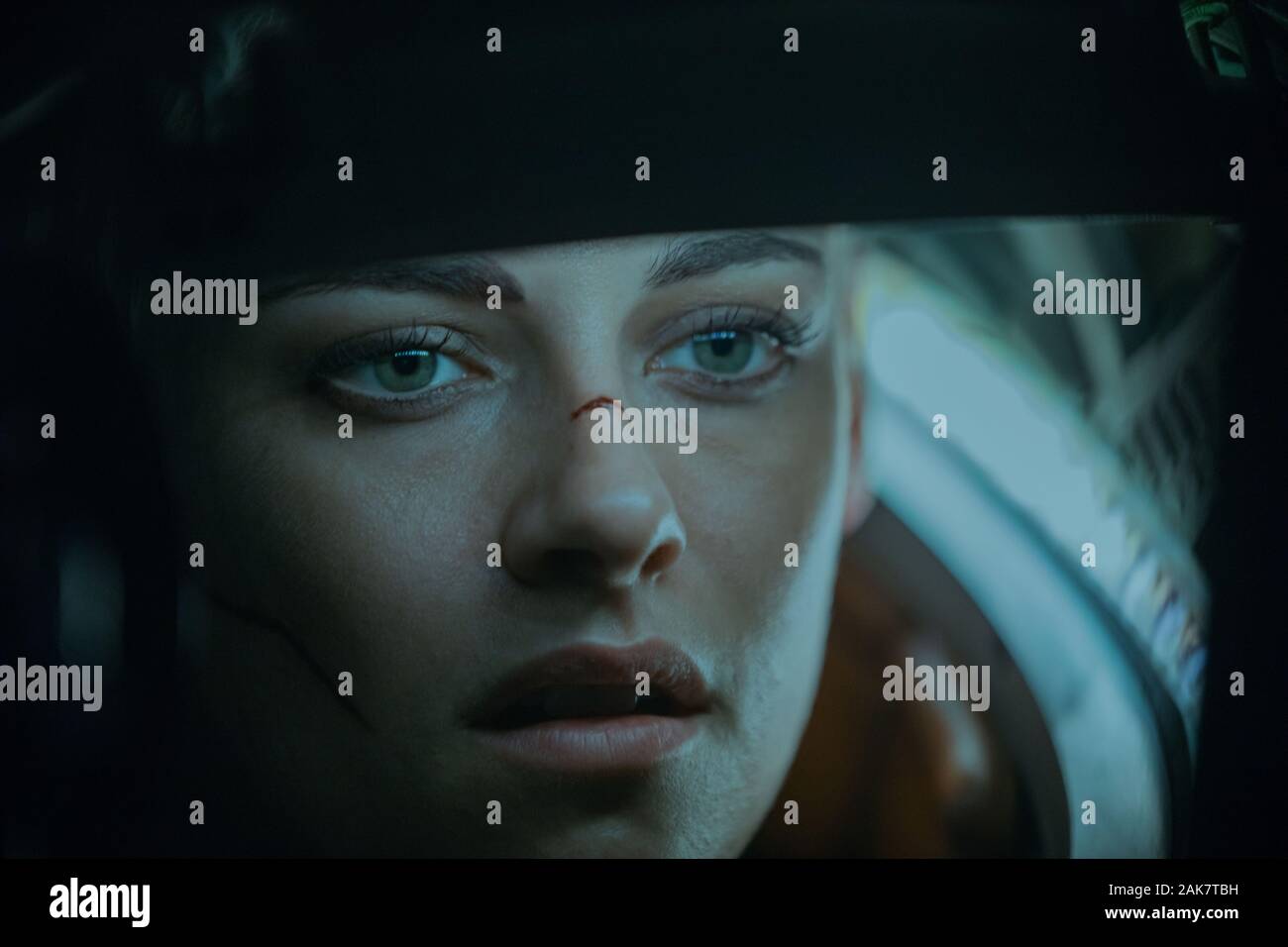 DATE DE SORTIE : Janvier 10, 2020 Title : Sous-marin STUDIO : 20th Century Fox Réalisateur : William Eubank PLOT : Une équipe de chercheurs aquatiques fonctionnent pour obtenir de la sécurité après un tremblement de terre ravage leur laboratoire souterrain. Mais l'équipage n'a plus que l'océan des fonds marins à la peur. Avec : Kristen Stewart comme Norah. (Crédit Image : © Twentieth Century Fox/photos) Banque D'Images