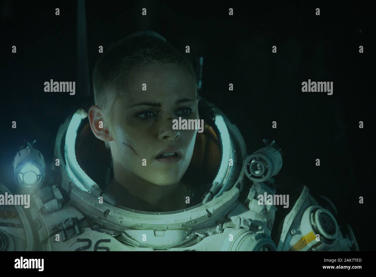 DATE DE SORTIE : Janvier 10, 2020 Title : Sous-marin STUDIO : 20th Century Fox Réalisateur : William Eubank PLOT : Une équipe de chercheurs aquatiques fonctionnent pour obtenir de la sécurité après un tremblement de terre ravage leur laboratoire souterrain. Mais l'équipage n'a plus que l'océan des fonds marins à la peur. Avec : Kristen Stewart comme Norah. (Crédit Image : © Twentieth Century Fox/photos) Banque D'Images