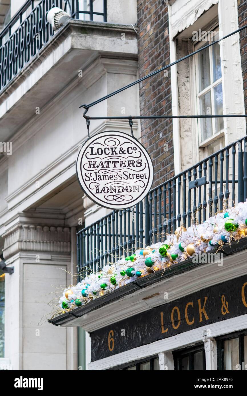 Lock & Co Hatters boutique sign. St James Street, Londres, Angleterre Banque D'Images