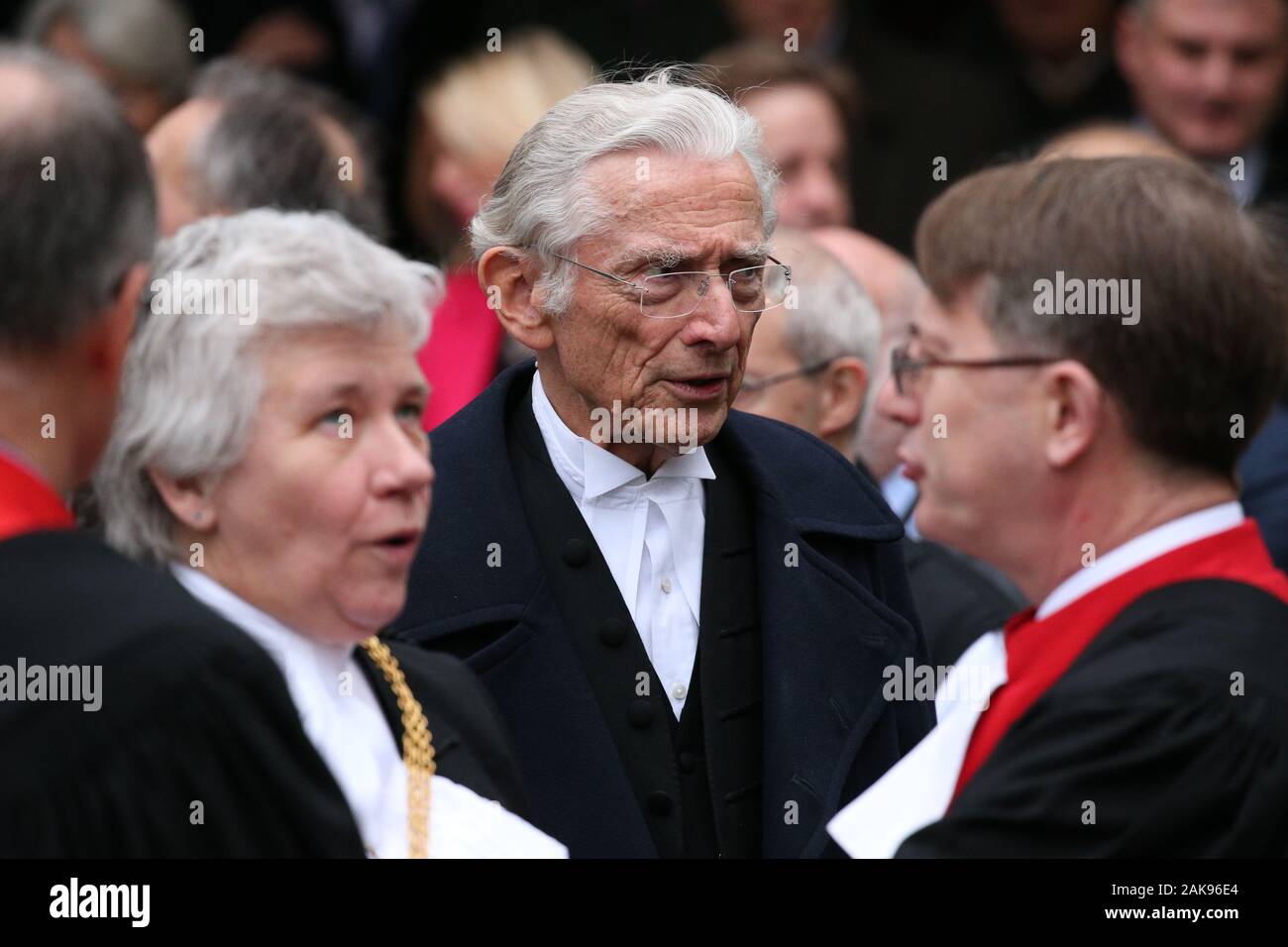 Le Président seigneur Seigneur Fowler quitte le service d'un nouveau Parlement à St Margaret's Church à Westminster, Londres. Banque D'Images