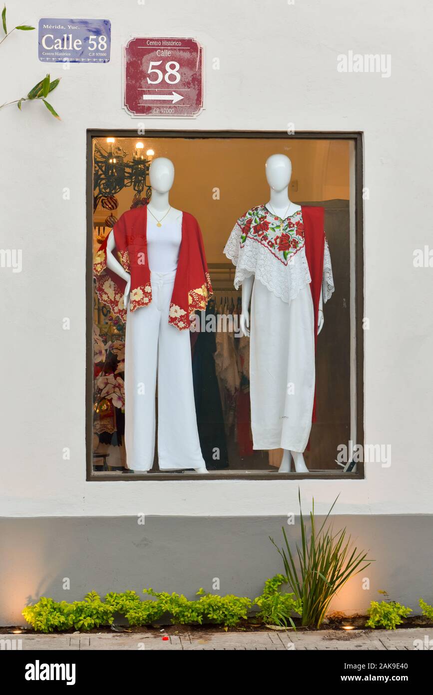 Magasin de vente à la mode à la mode, vêtements mexicains Merida Yucatan  Photo Stock - Alamy