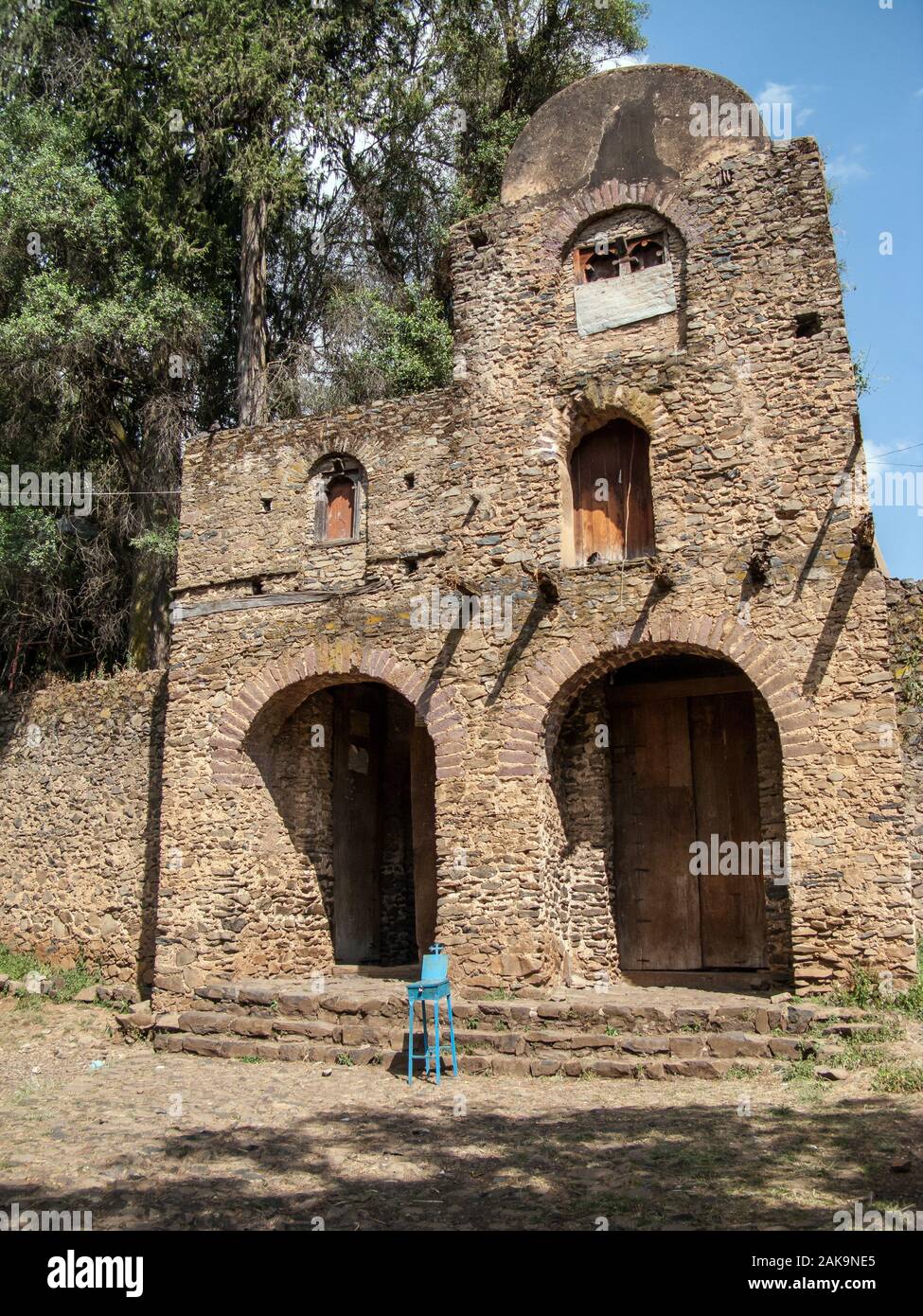 La porte d'entrée à la cour de l'église de Debre Berhan Selassie, Gondar, Éthiopie Banque D'Images