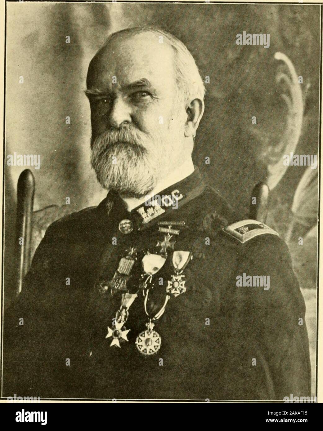 Devenez membre de la Société des guerres coloniales dans le District de Columbia, 1904.. . Gue Sherburn (1638-1691) de Hampton, NewHampshire ; tué par les Indiens à Meregnoit KingWilliams, dans la guerre en tant que capitaine. James Emery (1630 ) de Kittery (Maine) ; adjoint au Massachusetts General Court, 1693, 95. Anthony Emery ( ) de Kittery (Maine), et de Portsmouth, New Hampshire ; Adjoint du Massachu-setts Cour générale, 1672. Ambrose Gibbons (1600-1656) ; Deputy-Governor ofNew Hampshire, 1630 ; Capitaine, Colonie de Portsmouth,alarme 1643. CHARLES FORD LANGWORTHY Expert de l'alimentation et de la nutrition, Ministère de Banque D'Images