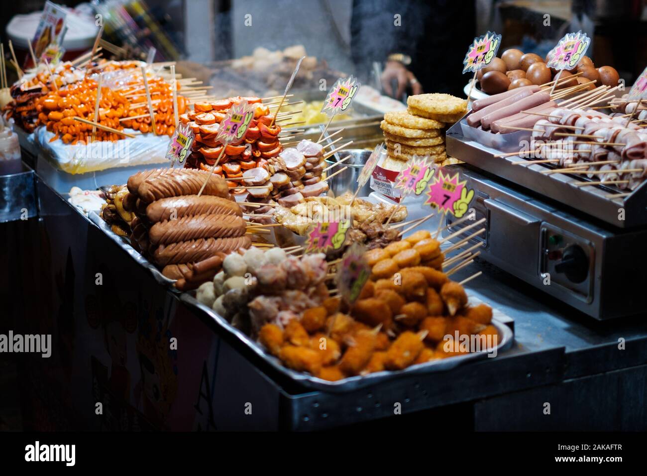 Hong Kong, Chine - Novembre 2019 : marché alimentaire rue chinois satnd à Hong Kong Banque D'Images