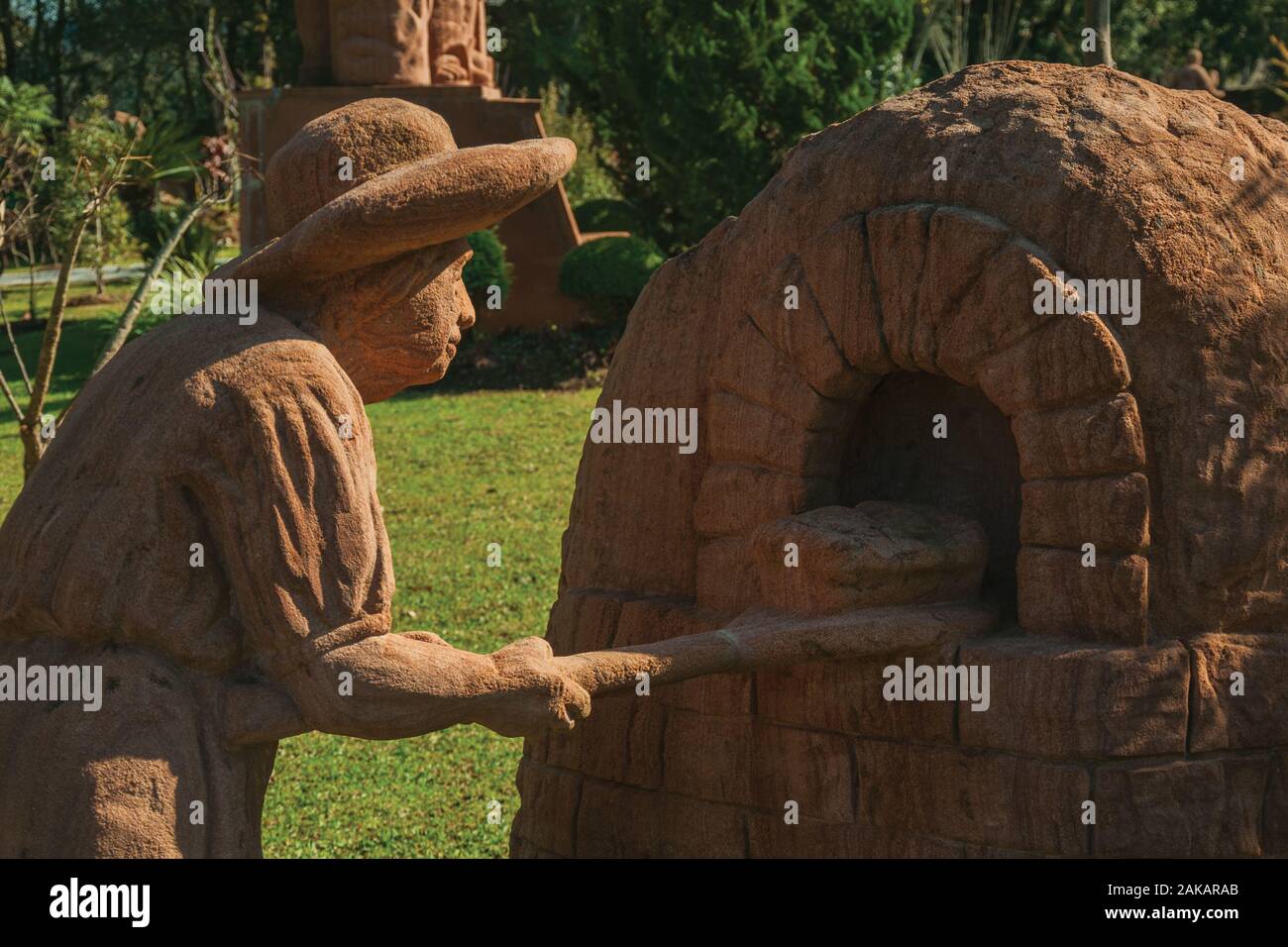 Sculpture de Baker et four à la Sculpture Park Stones de Silence près de Nova Petropolis. Une ville fondée par des immigrants allemands dans le sud du Brésil. Banque D'Images