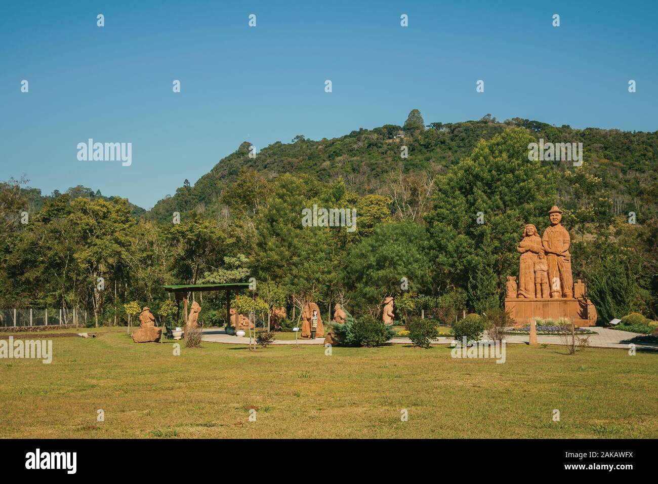 Sentier des sculptures et jardin en parc de sculptures en pierres de Silence près de Nova Petropolis. Une ville fondée par des immigrants allemands dans le sud du Brésil. Banque D'Images