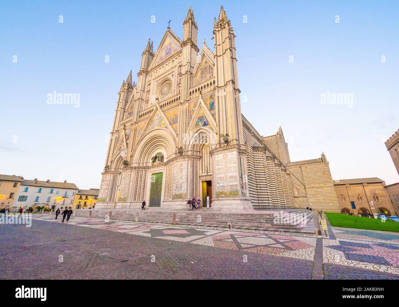 Orvieto (Italie) - la belle ville étrusque et médiévale en pierre de la région Ombrie, avec le centre historique de Nice, 'Pozzo di San Patrizio' bien. Banque D'Images