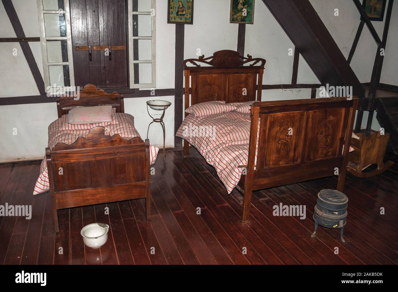 Reproduction historique d'une ancienne chambre à l'Immigré Village Park de Nova Petropolis. Une ville fondée par des immigrants allemands dans le sud du Brésil. Banque D'Images