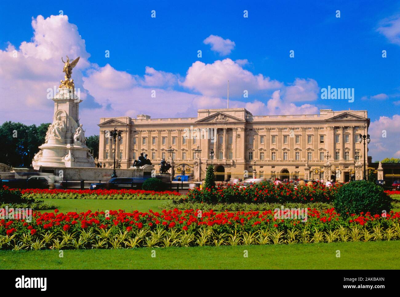 Le palais de Buckingham et de l'extérieur jardin formel, Westminster, London, England, UK Banque D'Images