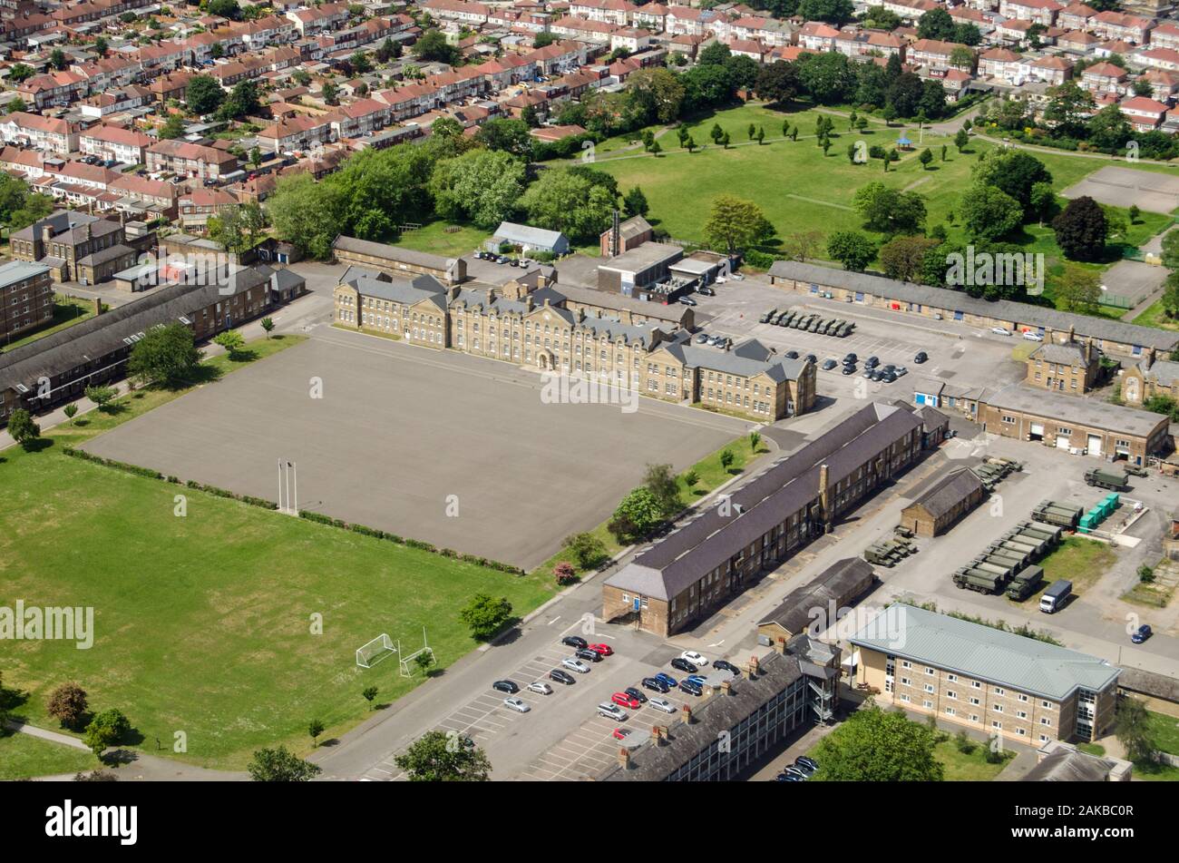 Vue aérienne de l'historique quartier de cavalerie à Hounslow, à l'ouest de Londres. Datant du 18ème siècle, la maison actuelle du 1er Bataillon de Guar Irlandais Banque D'Images