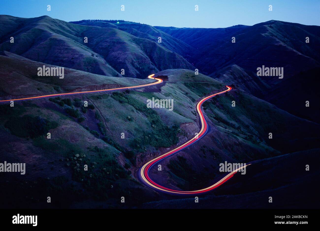 Voir de la lumière sur la piste dans la montagne, Washington, USA Banque D'Images