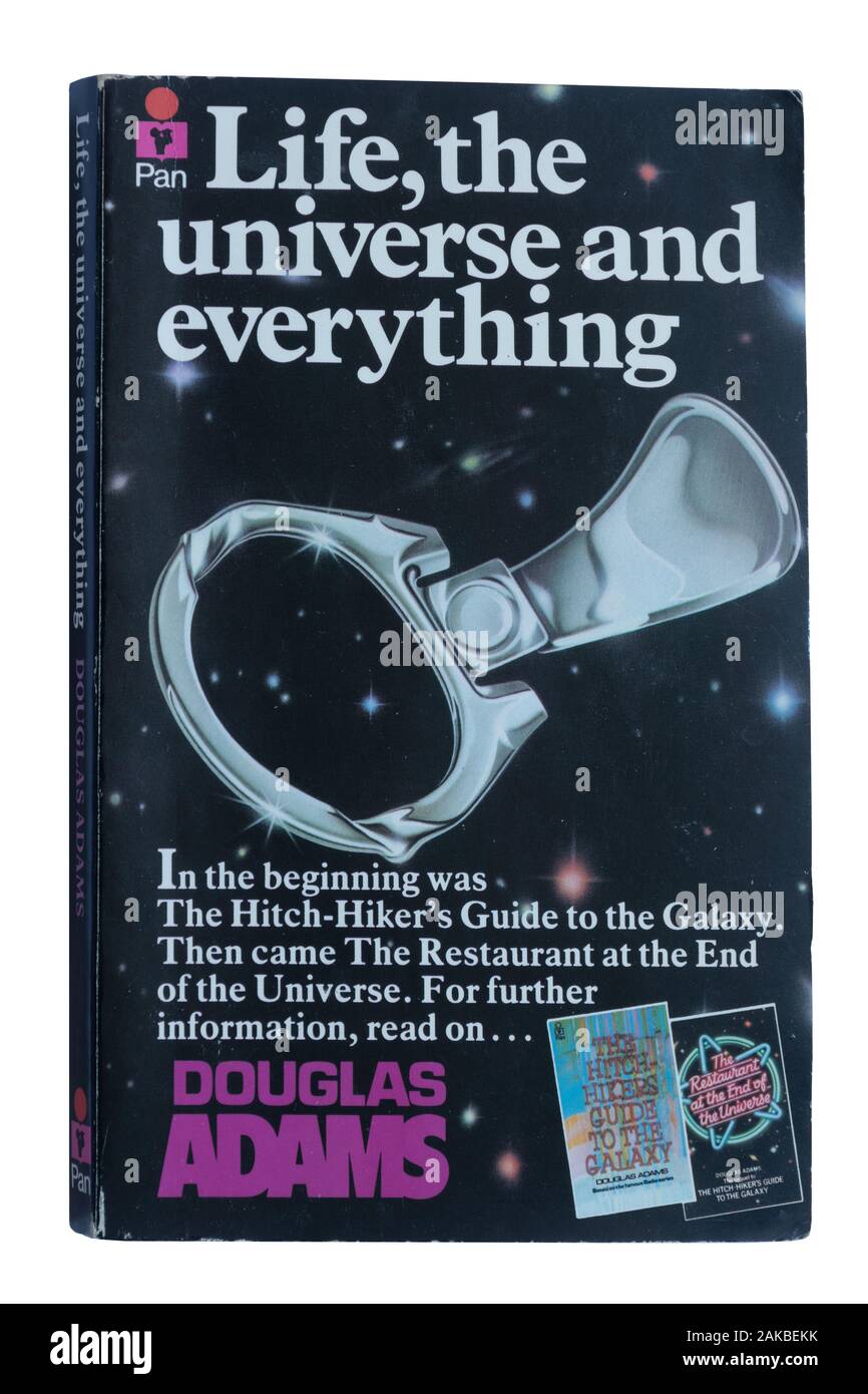 Douglas Adams livre de poche : la vie, l'univers et tout, un roman de science fiction Banque D'Images