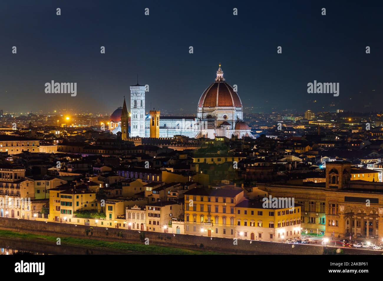 Florence, vue panoramique vue de nuit sur la ville à partir de la Piazzale Michelangelo. Banque D'Images