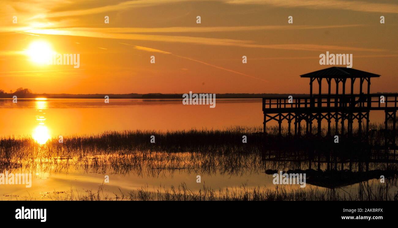 Coucher de soleil dans la zone de conservation de Twin Oaks près de Kissimmee, Floride. Banque D'Images