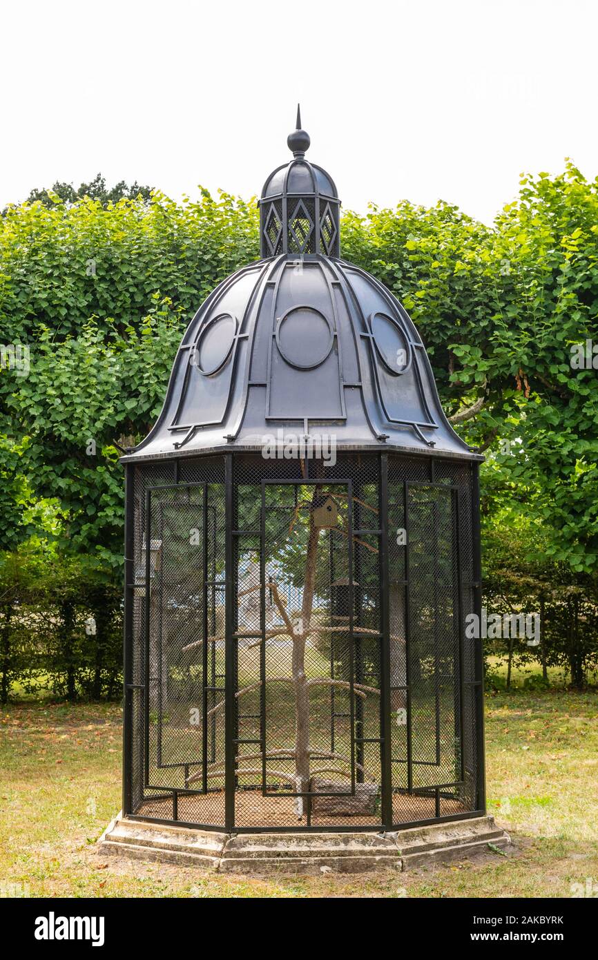 France, Yvelines (78), Montfort-l'Amaury, ESSARTS-le-Château, dans les jardins birdcage Banque D'Images