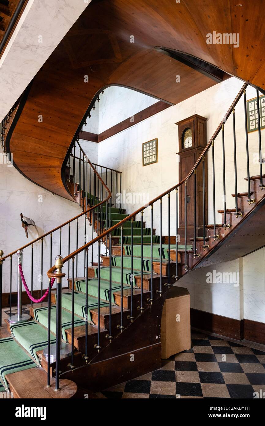 France, Yvelines (78), Montfort-l'Amaury, Groussay château,le double escalier principal dans l'entrée Banque D'Images