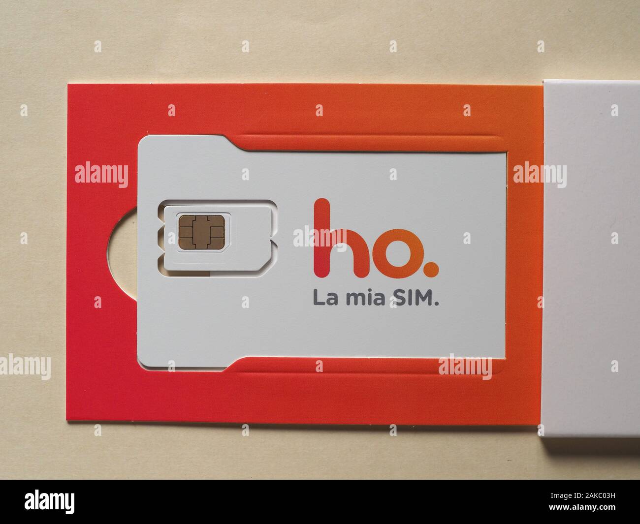 MILAN, ITALIE - CIRCA Octobre 2019 : Ho (low cost mobile Vodafone italien mvno) carte sim Banque D'Images