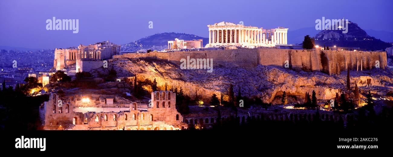 L'architecture grecque antique de l'acropole de nuit, Athènes, Grèce Banque D'Images
