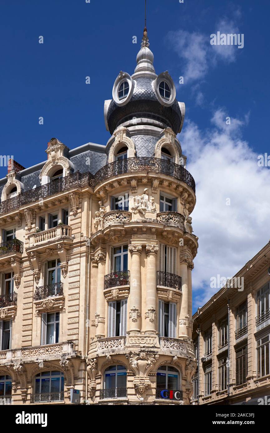 La France, Hérault, Montpellier, centre historique, l'Ecusson, Place de la Comédie (Place de la Comédie), le bâtiment appelé le plongeur Banque D'Images